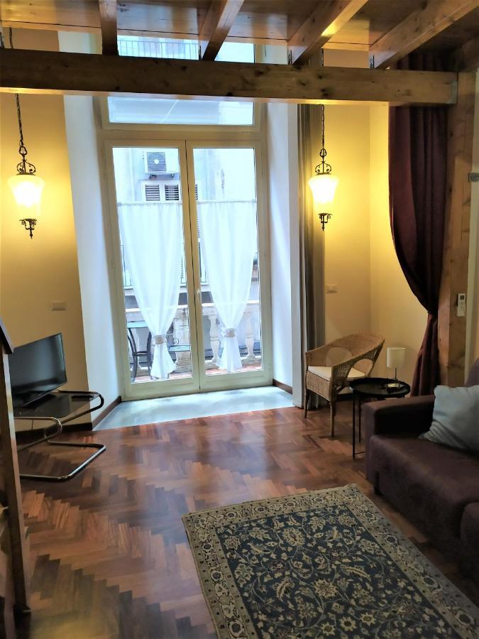 Il Castello Apartment เนเปิลส์ ภายนอก รูปภาพ